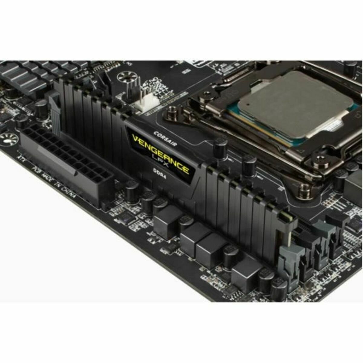 RAM Memory Corsair CMK8GX4M1D3000C16 8 GB CL16-1